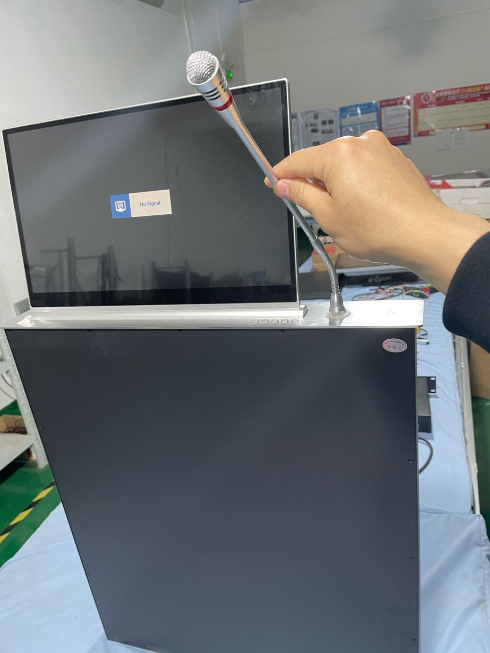 15.6/17.3/18.5/21.5/23.8 Monitor Lift til konferencelokale