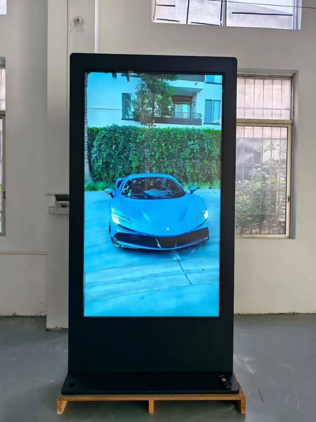 Udendørs 86 tommer etage stående 2500nits Kiosk 4K Digital skiltning